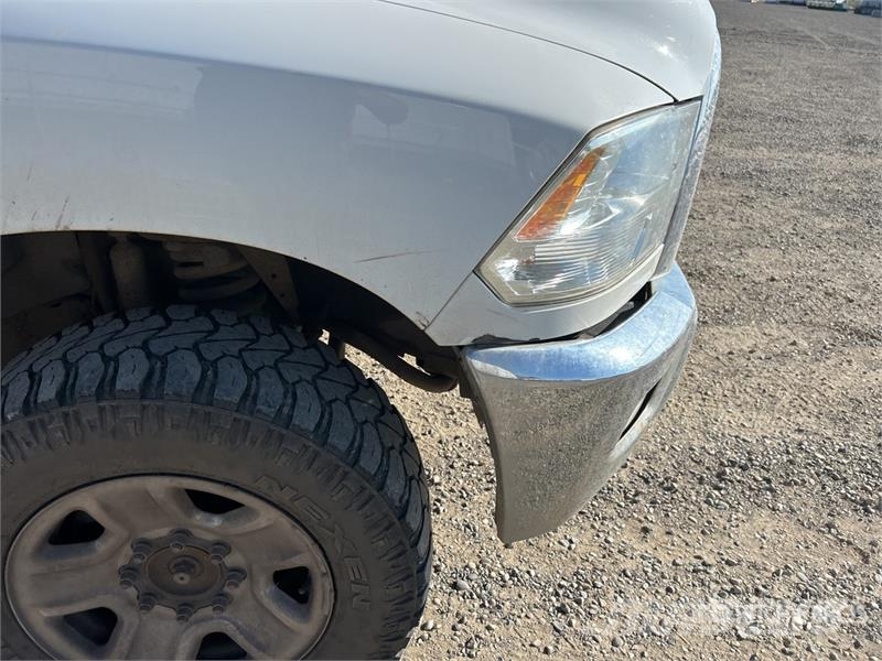 RAM 3500 SLT 4x4 Crew Cab Pickup Otros