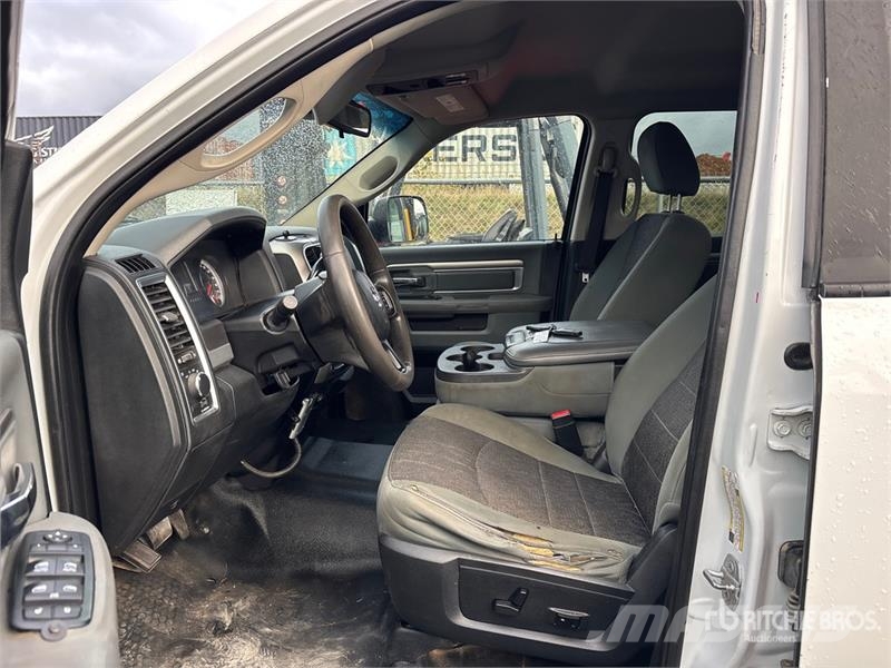 RAM 3500 SLT 4x4 Crew Cab Flatbed Truck Грузовики-платформы/боковая разгрузка