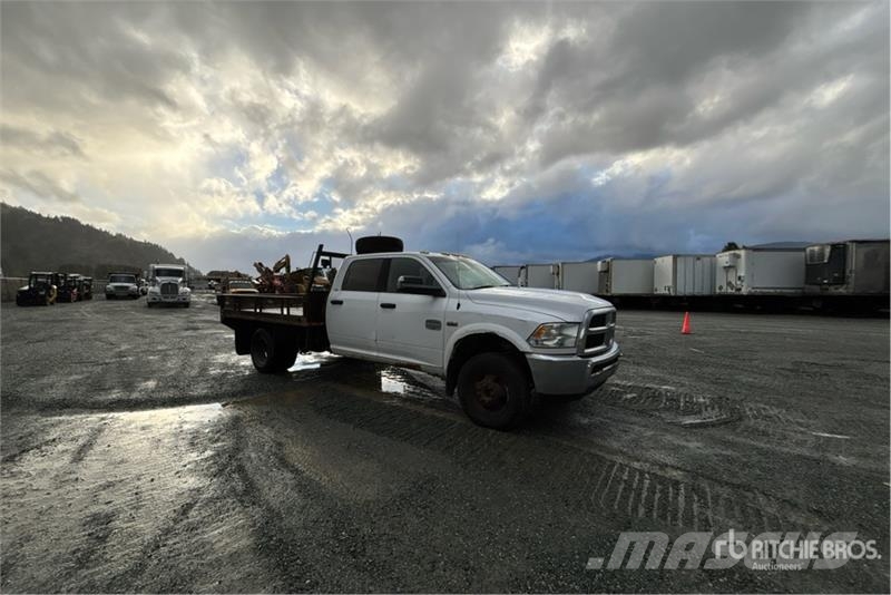 RAM 3500 SLT 4x4 Crew Cab Flatbed Truck Camiones plataforma