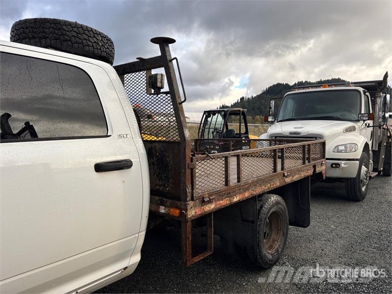 RAM 3500 SLT 4x4 Crew Cab Flatbed Truck Грузовики-платформы/боковая разгрузка
