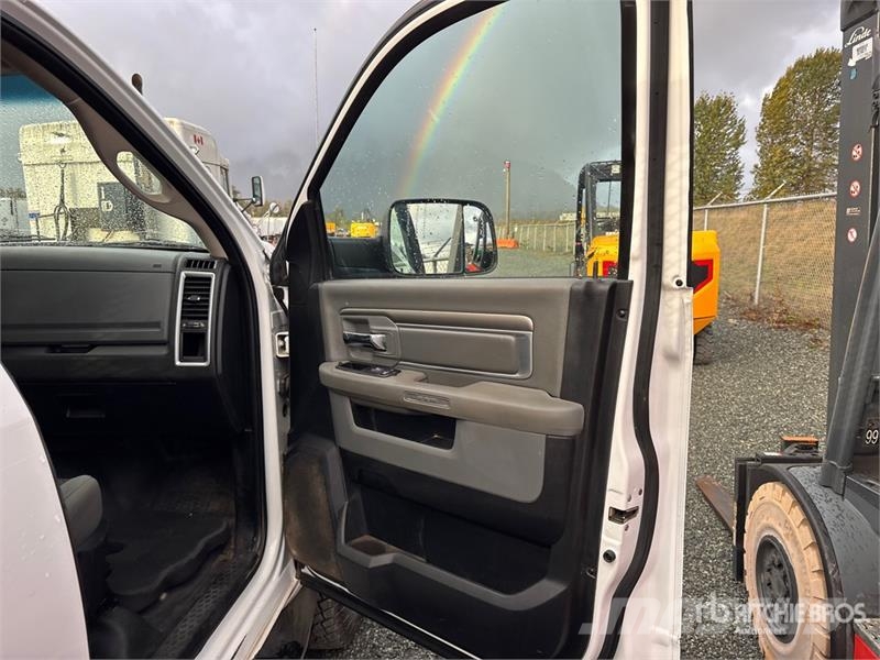 RAM 3500 SLT 4x4 Crew Cab Flatbed Truck Camiones plataforma