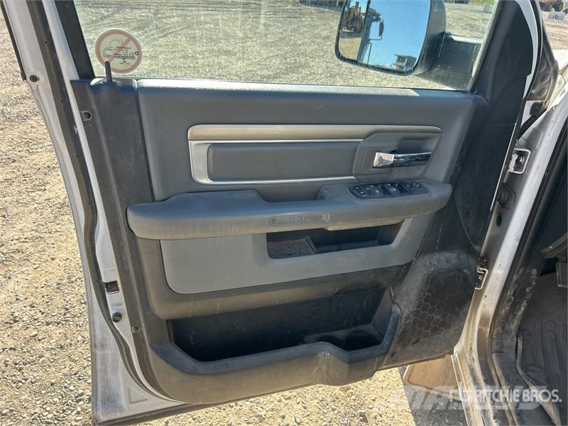 RAM 3500 SLT 4x4 Crew Cab Pickup Otros