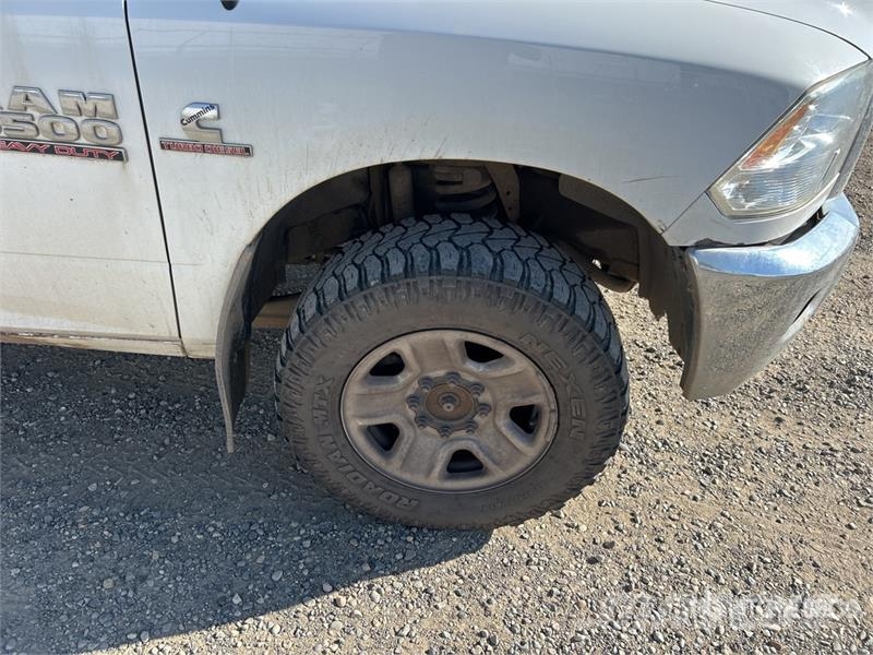 RAM 3500 SLT 4x4 Crew Cab Pickup Otros