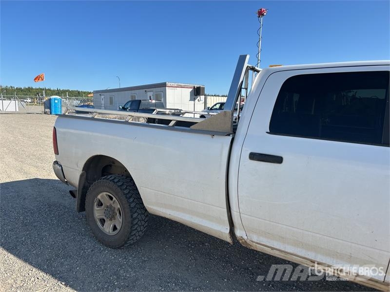 RAM 3500 SLT 4x4 Crew Cab Pickup Otros