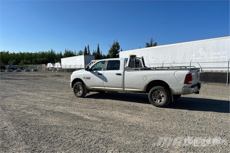 RAM 3500 SLT 4x4 Crew Cab Pickup Otros