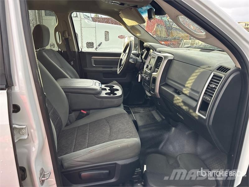 RAM 3500 SLT 4x4 Crew Cab Flatbed Truck Camiones plataforma