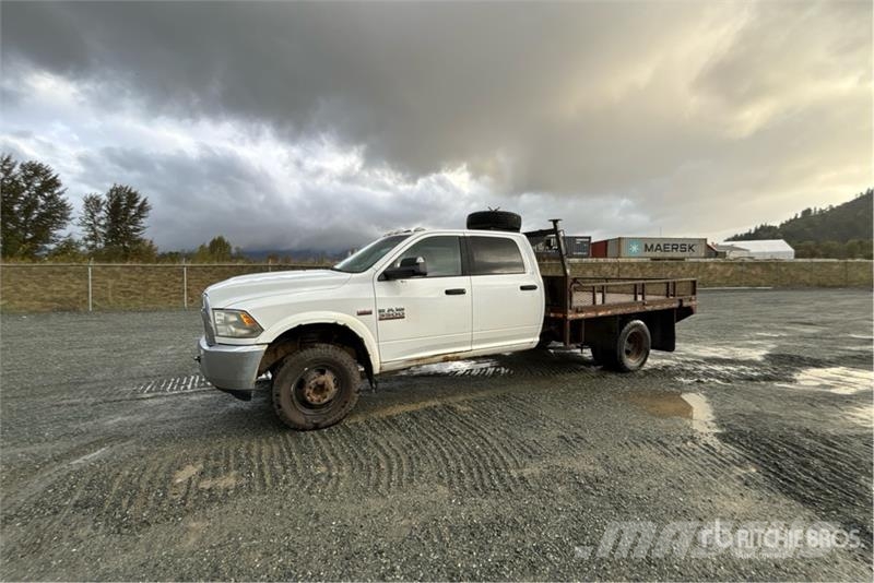 RAM 3500 SLT 4x4 Crew Cab Flatbed Truck Camiones plataforma