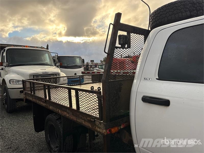 RAM 3500 SLT 4x4 Crew Cab Flatbed Truck Camiones plataforma