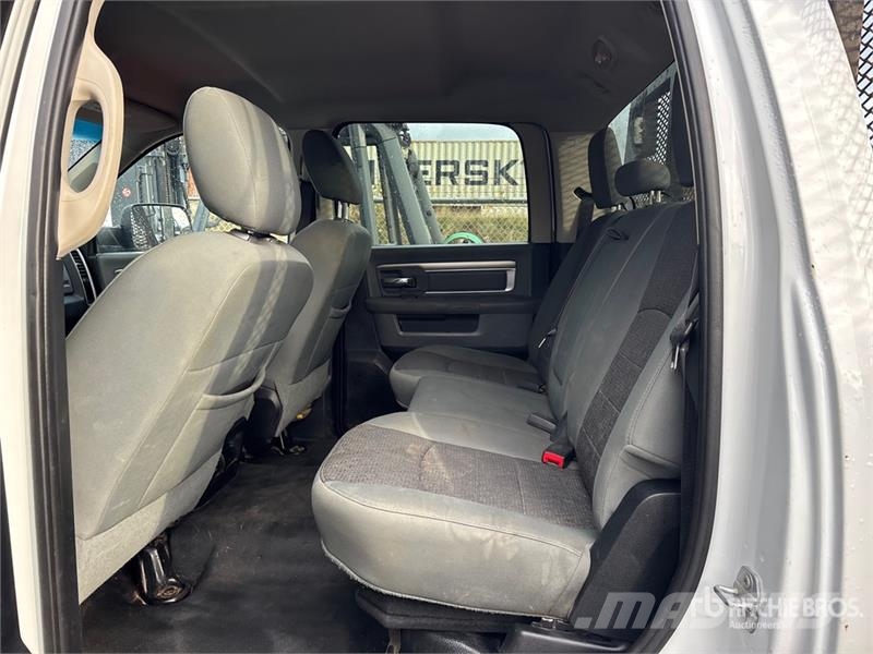 RAM 3500 SLT 4x4 Crew Cab Flatbed Truck Грузовики-платформы/боковая разгрузка