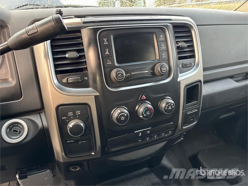 RAM 3500 SLT 4x4 Crew Cab Flatbed Truck Грузовики-платформы/боковая разгрузка