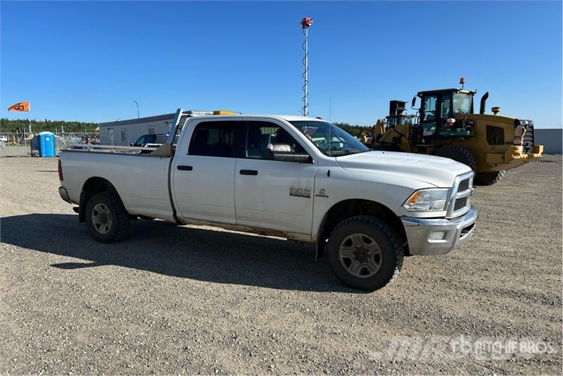 RAM 3500 SLT 4x4 Crew Cab Pickup Otros