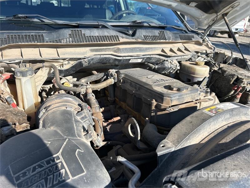 RAM 3500 SLT 4x4 Crew Cab Pickup Otros
