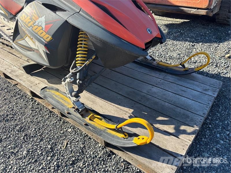 Ski-doo Summit Highmark 800 H.O Snowmobile Motoros szánok