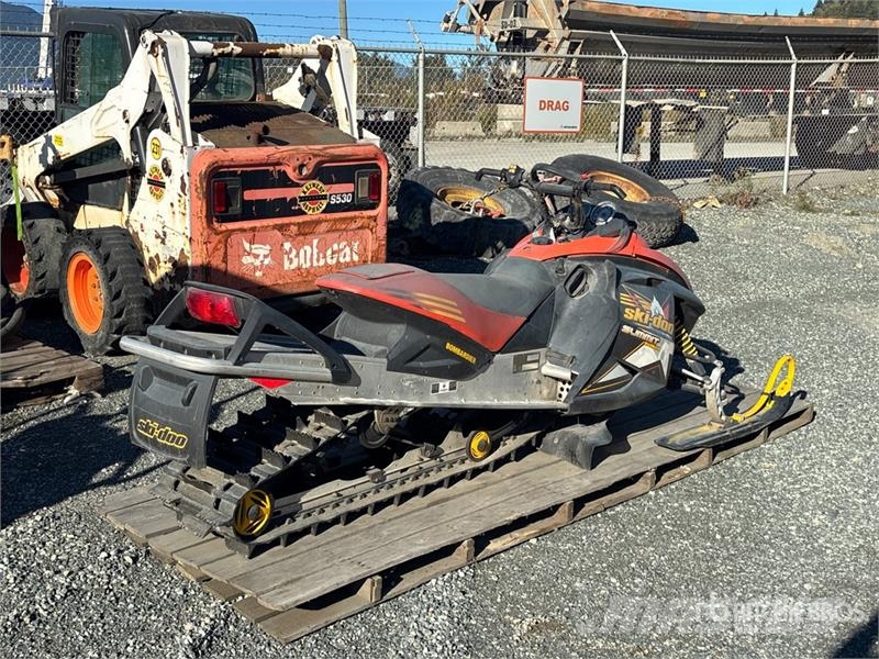 Ski-doo Summit Highmark 800 H.O Snowmobile Motoros szánok