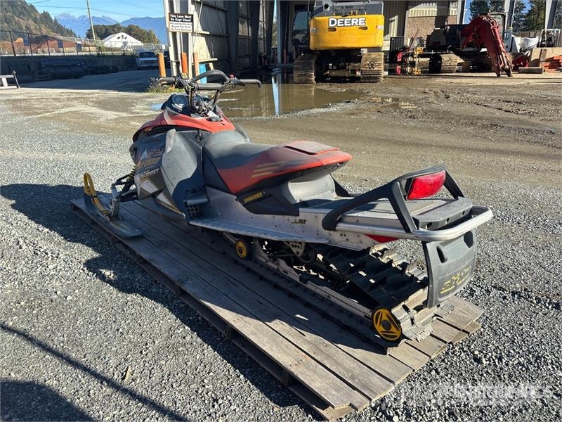Ski-doo Summit Highmark 800 H.O Snowmobile Motoros szánok