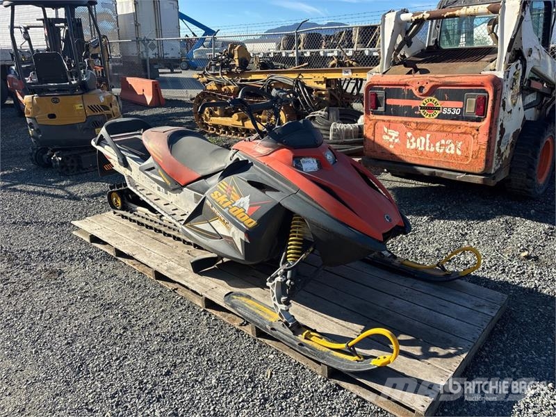 Ski-doo Summit Highmark 800 H.O Snowmobile Motoros szánok