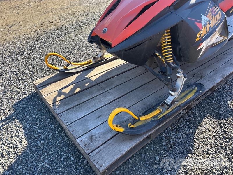 Ski-doo Summit Highmark 800 H.O Snowmobile Motoros szánok
