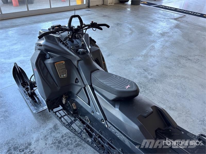 Ski-doo Summit X Expert 850 Turbo 165 Snowmobile Schneemobile