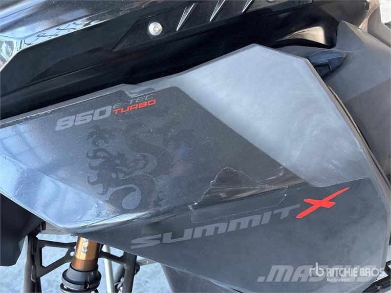 Ski-doo Summit X Expert 850 Turbo 175 Snowmobile Schneemobile