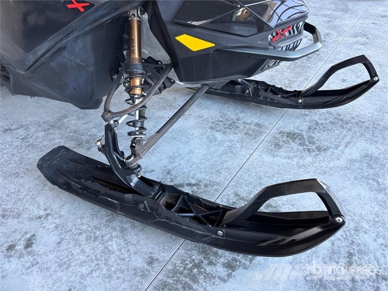 Ski-doo Summit X Expert 850 Turbo 175 Snowmobile Schneemobile