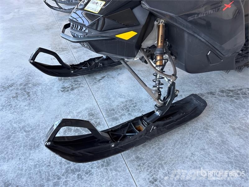 Ski-doo Summit X Expert 850 Turbo 175 Snowmobile Schneemobile