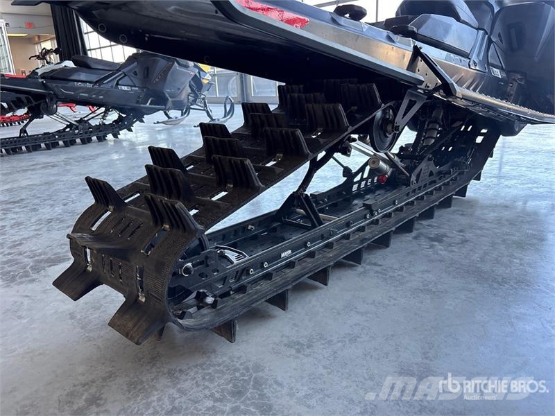 Ski-doo Summit X Expert 850 Turbo 175 Snowmobile Schneemobile