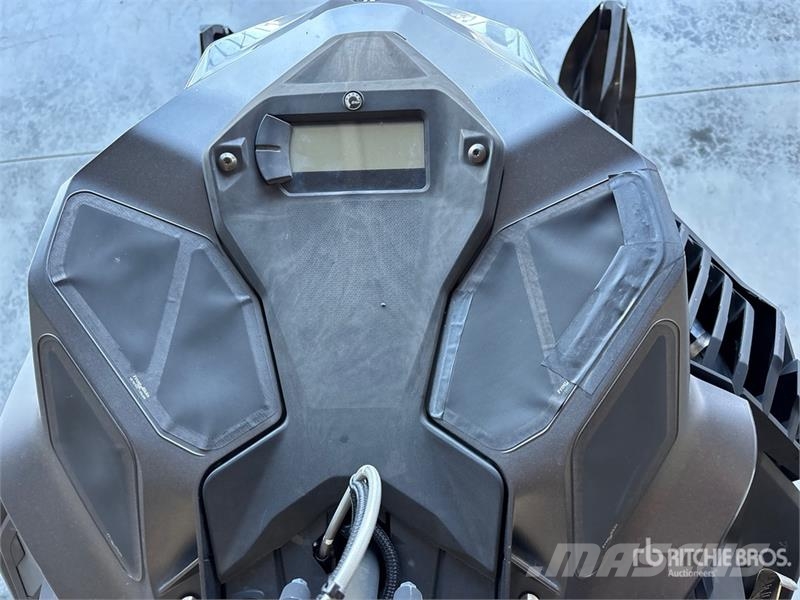 Ski-doo Summit X Expert 850 Turbo 165 Snowmobile Schneemobile