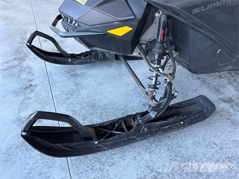 Ski-doo Summit X Expert 850 Turbo 165 Snowmobile Schneemobile