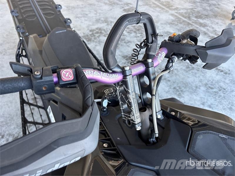Ski-doo Summit X Expert 850 Turbo 175 Snowmobile Schneemobile