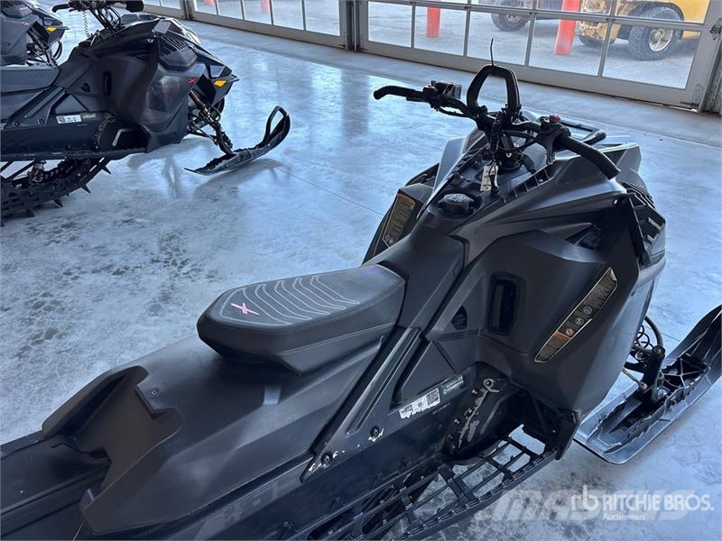 Ski-doo Summit X Expert 850 Turbo 165 Snowmobile Schneemobile