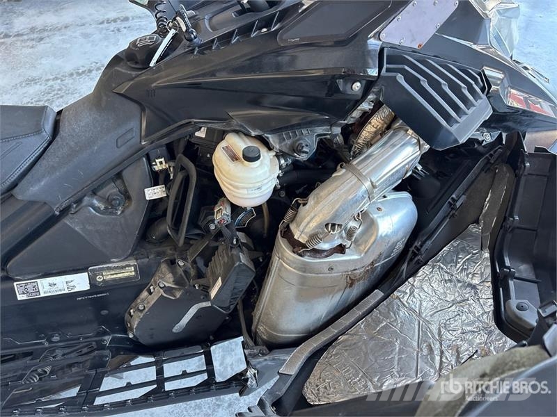 Ski-doo Summit X Expert 850 Turbo 175 Snowmobile Schneemobile
