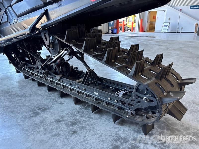 Ski-doo Summit X Expert 850 Turbo 165 Snowmobile Schneemobile