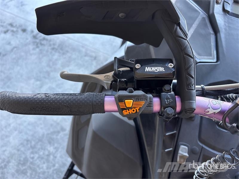 Ski-doo Summit X Expert 850 Turbo 175 Snowmobile Schneemobile