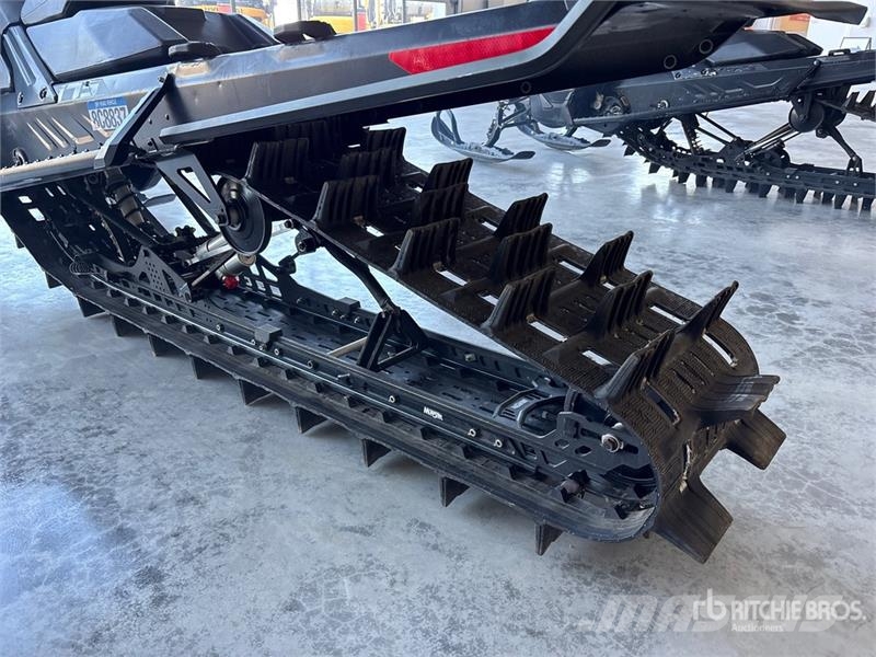 Ski-doo Summit X Expert 850 Turbo 175 Snowmobile Schneemobile