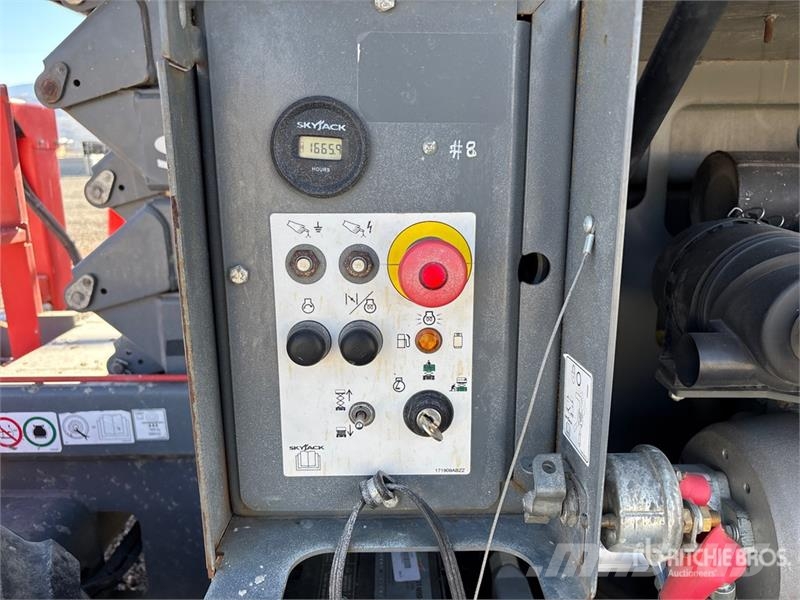 SkyJack SJ6832 RT Makasli platformlar