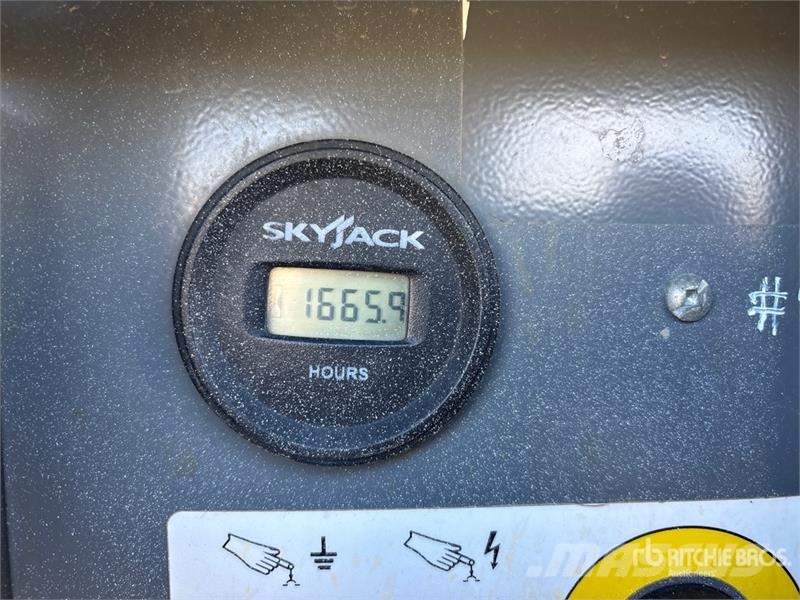 SkyJack SJ6832 RT Makasli platformlar