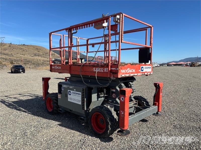 SkyJack SJ6832 RT Makasli platformlar