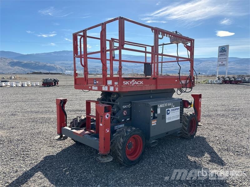 SkyJack SJ6832 RT Makasli platformlar