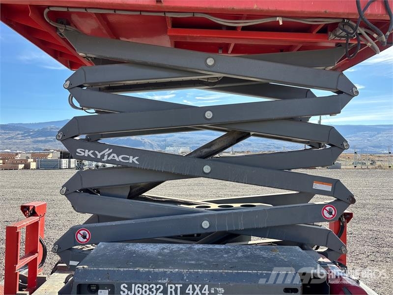 SkyJack SJ6832 RT Makasli platformlar