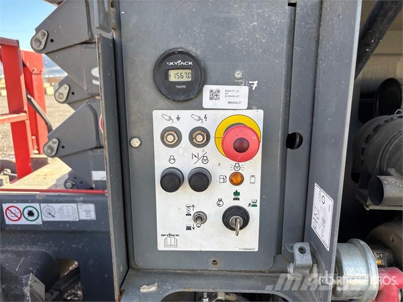 SkyJack SJ6832 RT Makasli platformlar