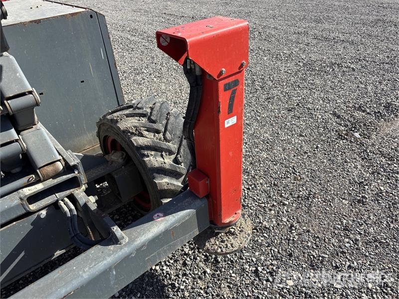 SkyJack SJ6832 RT Makasli platformlar