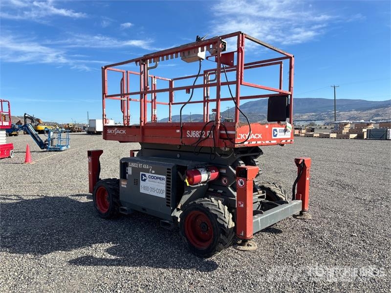 SkyJack SJ6832 RT Makasli platformlar