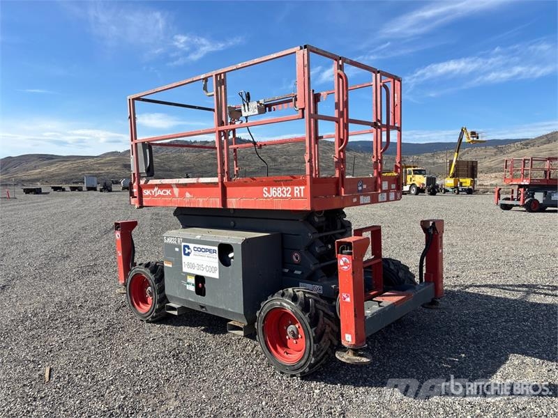 SkyJack SJ6832 RT Makasli platformlar