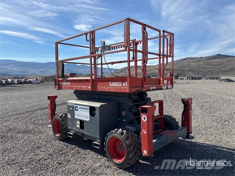 SkyJack SJ6832 RT Makasli platformlar