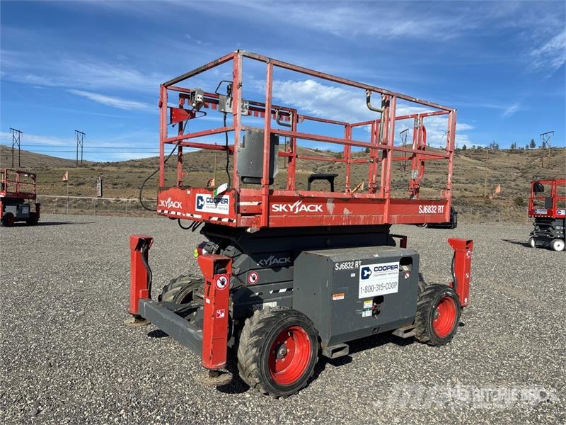 SkyJack SJ6832 RT Makasli platformlar