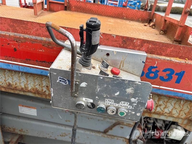 SkyJack SJ8831 Ножничные подъемники