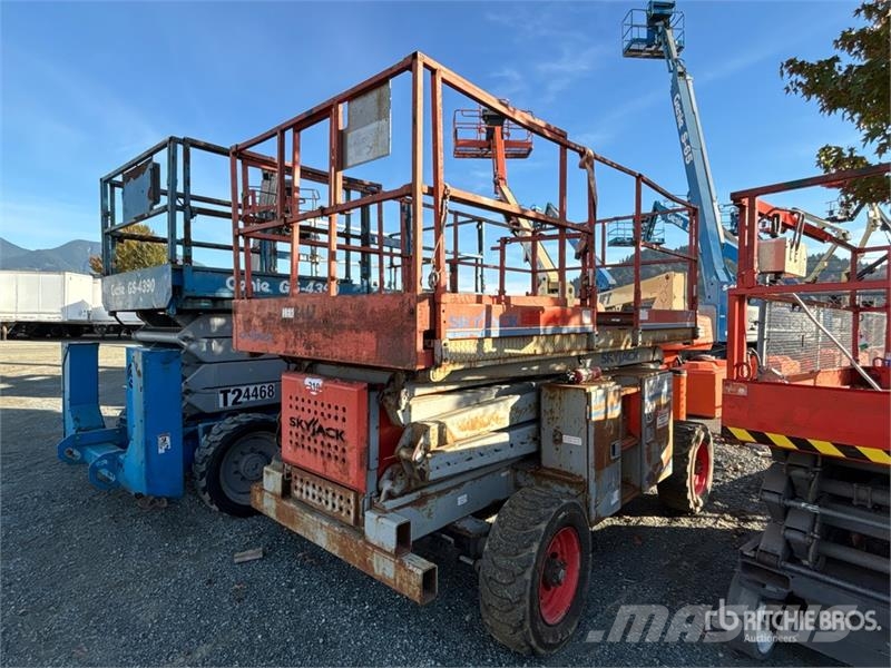 SkyJack SJ8831 Schaarhoogwerkers