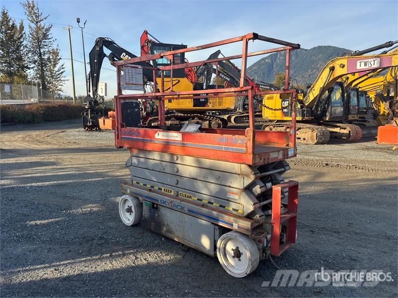 SkyJack SJIII3226 Electric Scissor Lift Scissor lifts