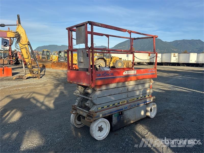 SkyJack SJIII3226 Electric Scissor Lift Scissor lifts