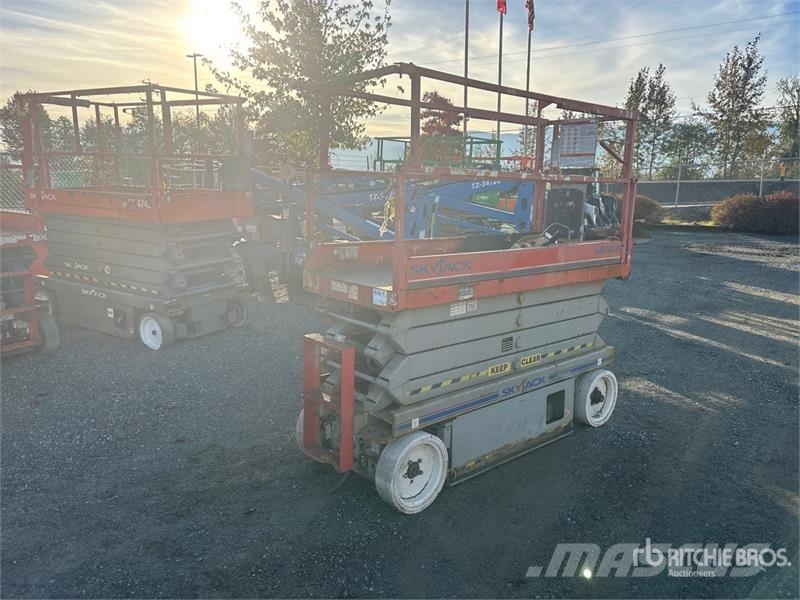 SkyJack SJIII3226 Electric Scissor Lift Scissor lifts